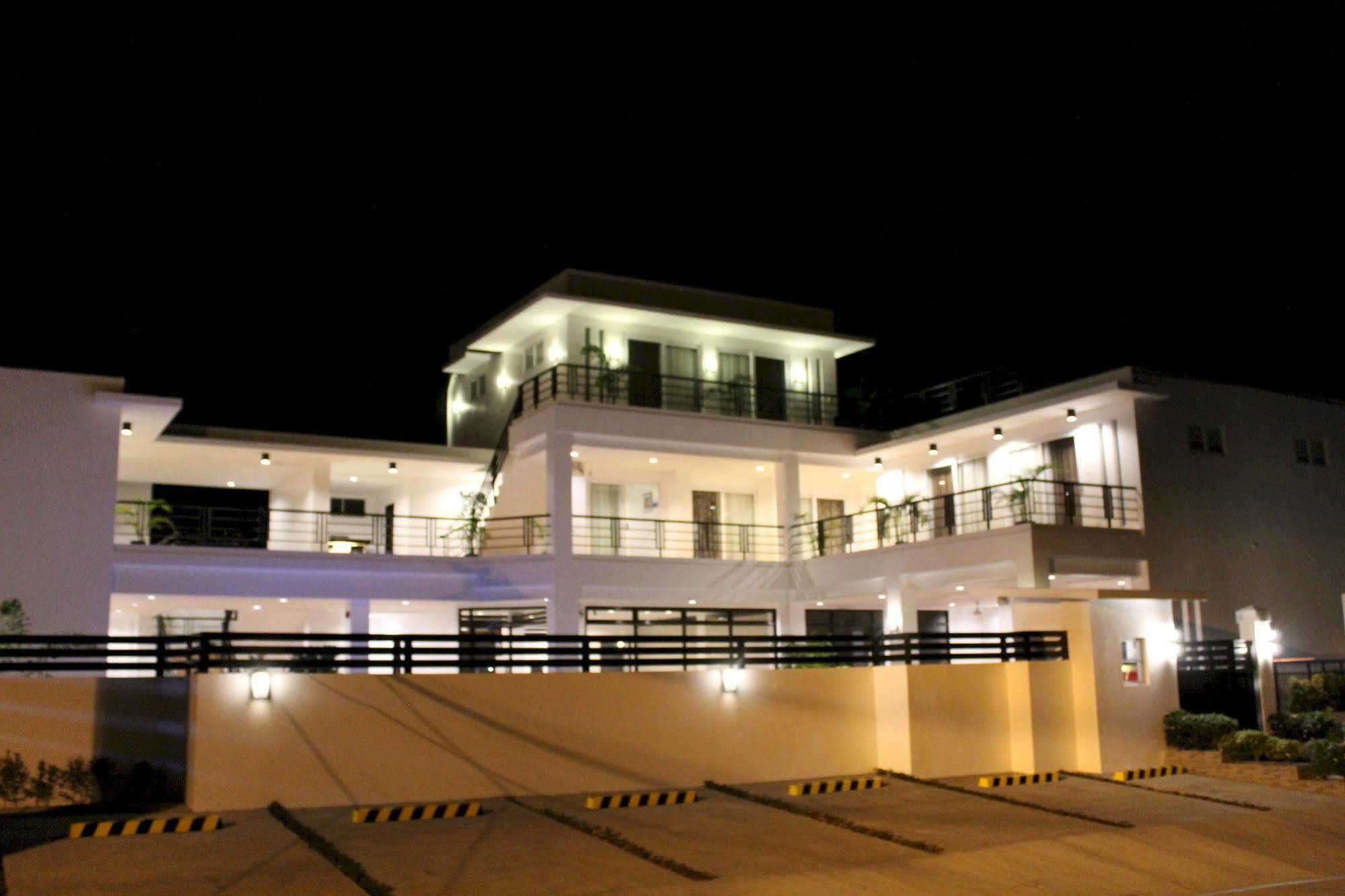 Be-Ing Suites Davao City Dış mekan fotoğraf