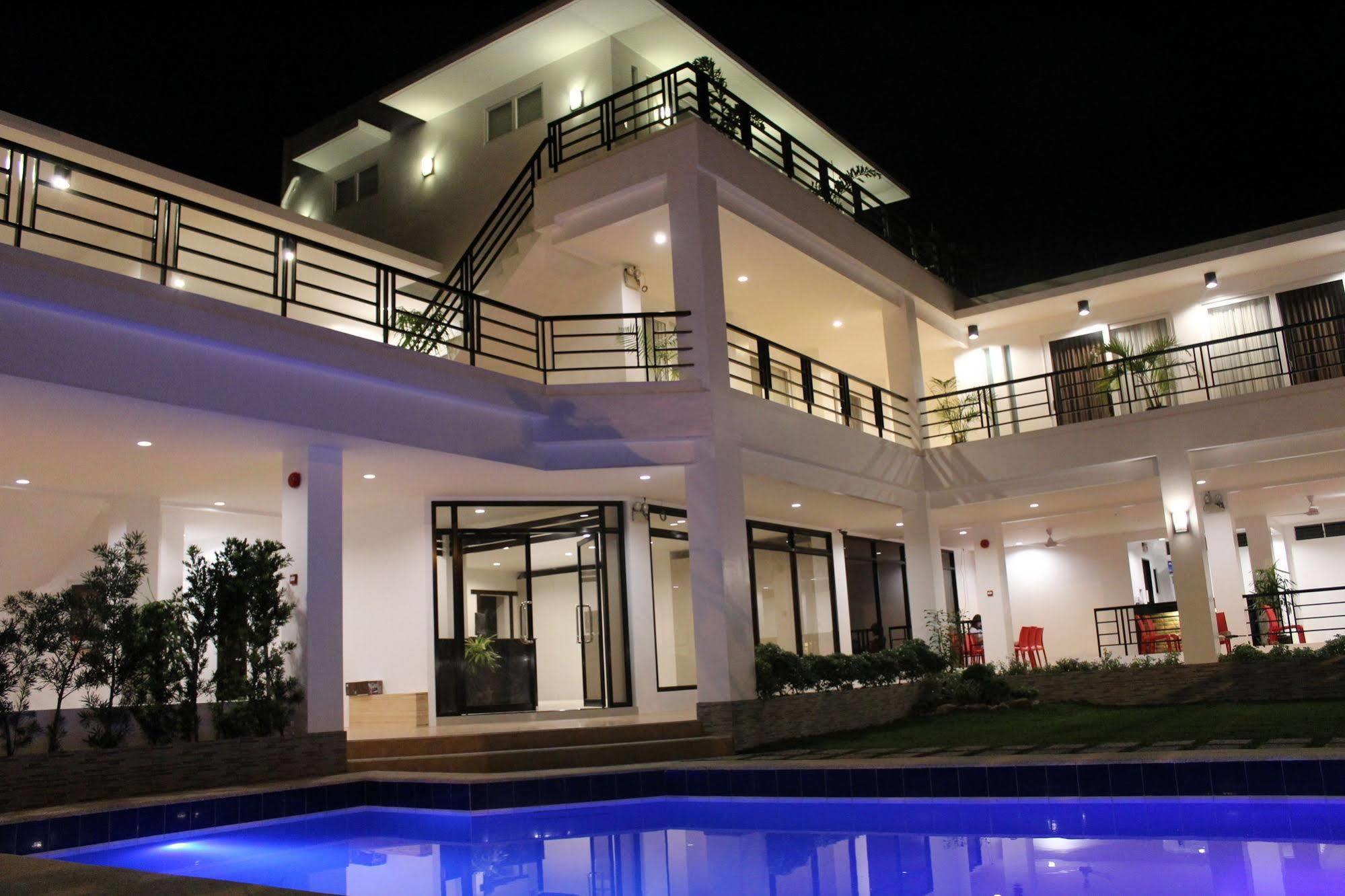 Be-Ing Suites Davao City Dış mekan fotoğraf